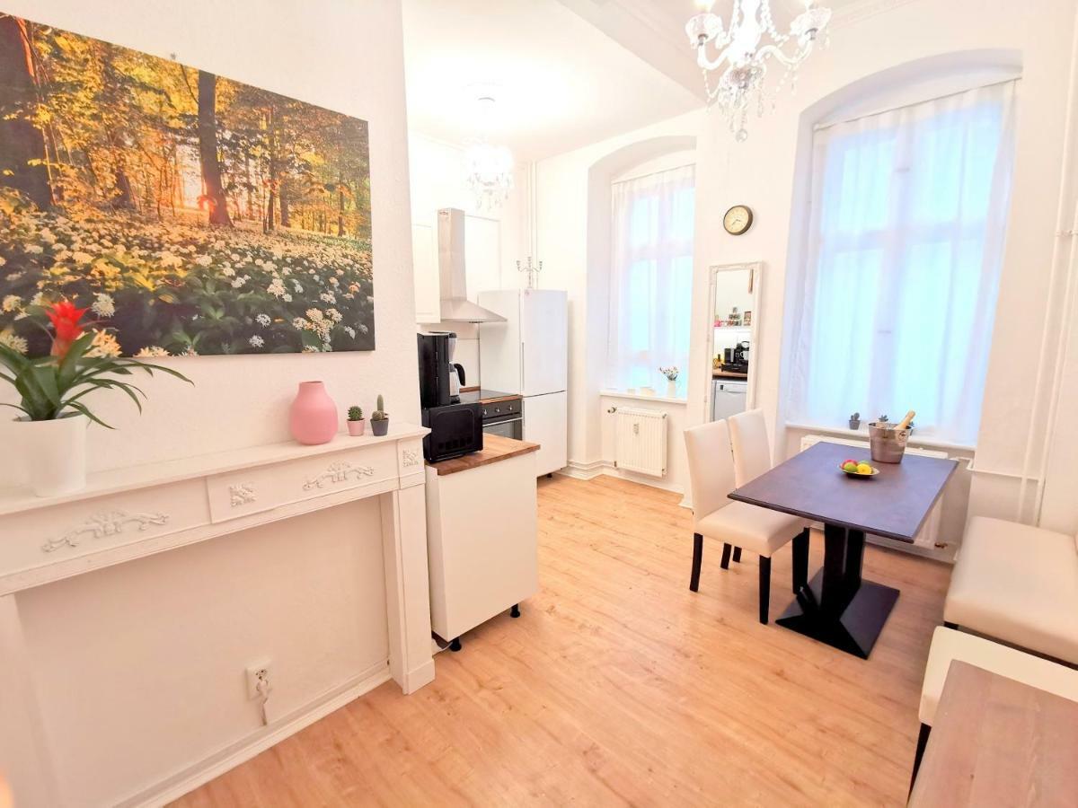 Kvh By Rockchair Apartments L Superhost Status L Boxspringbett Am Schloss Charlottenburg Welcomes You! Берлін Екстер'єр фото