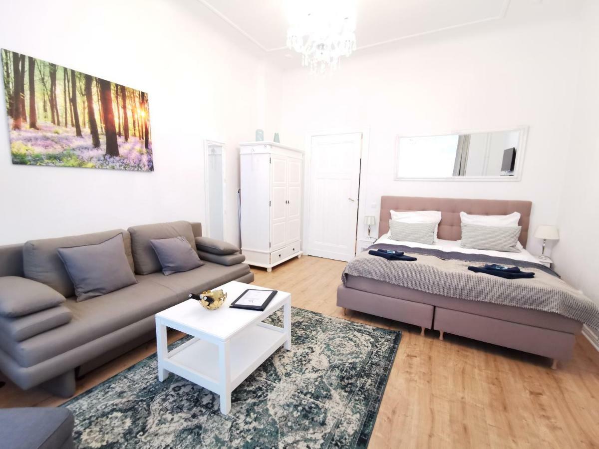 Kvh By Rockchair Apartments L Superhost Status L Boxspringbett Am Schloss Charlottenburg Welcomes You! Берлін Екстер'єр фото